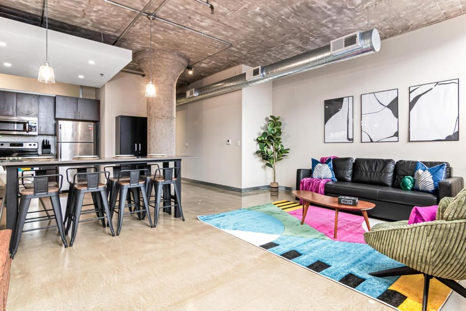 DT 2KBD2BA Steps from Target Field GYM KTCHN LNDRY Apartment in Minneapolis