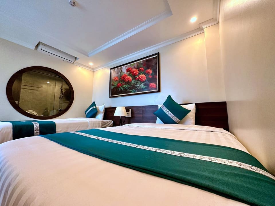 Bed, Photo of the whole room, Bedroom, air conditioner