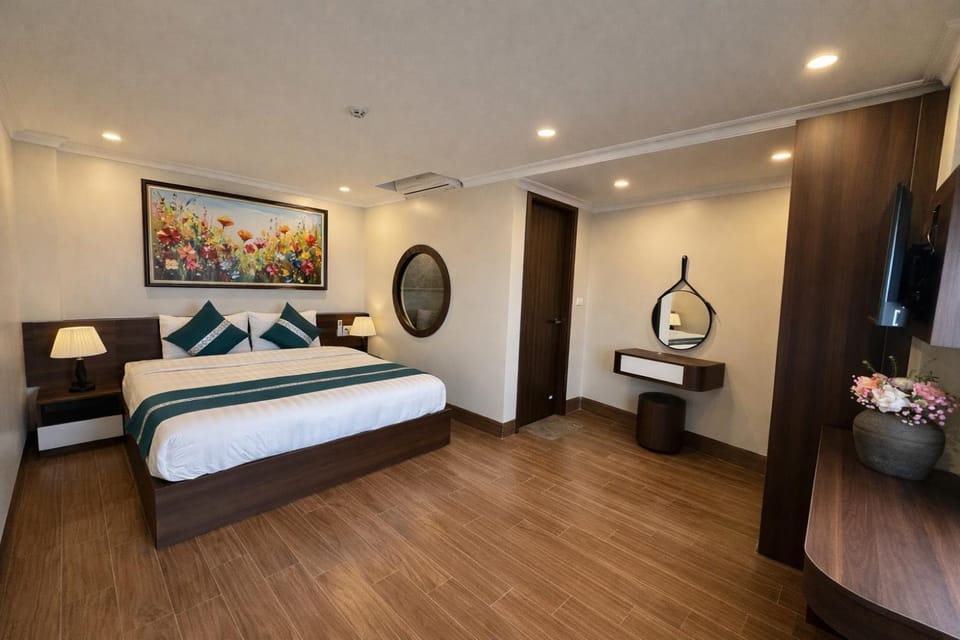 Bed, Photo of the whole room, Decorative detail, Bedroom, wardrobe