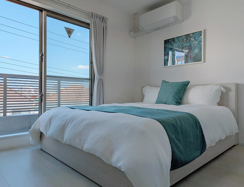Bedroom, air conditioner