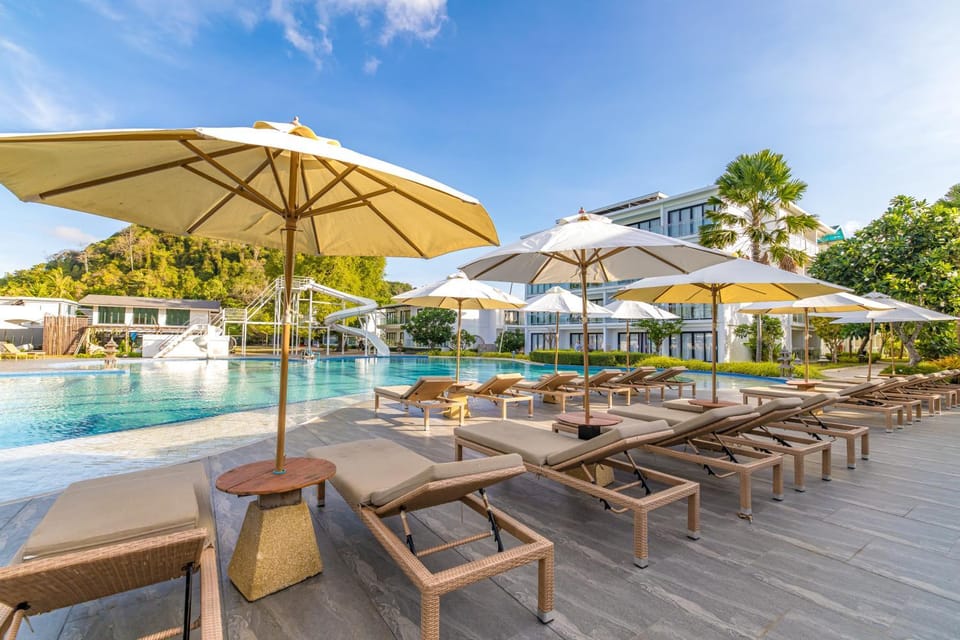 Day, Natural landscape, Garden, Solarium, Balcony/Terrace, Swimming pool, Swimming pool, Open Air Bath, sunbed