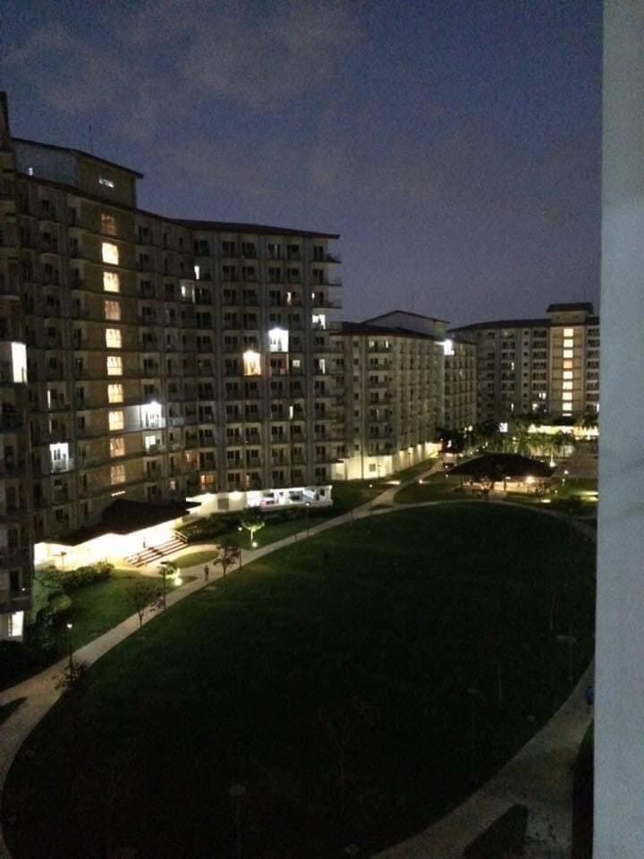 Field Residence Staycation Apartment in Las Pinas