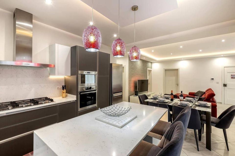 Dining area, kitchen