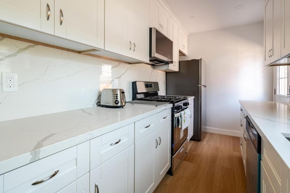 Kitchen or kitchenette, oven, toaster