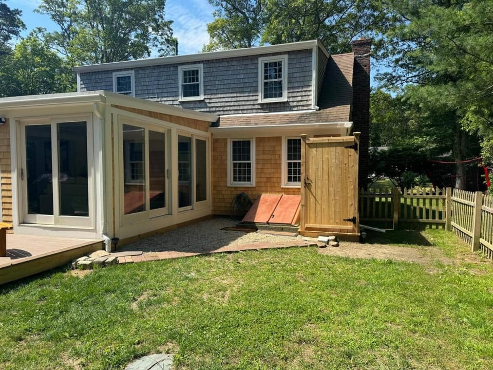 Walk to Private BeachRelaxing Home in Quiet Area House in Marstons Mills
