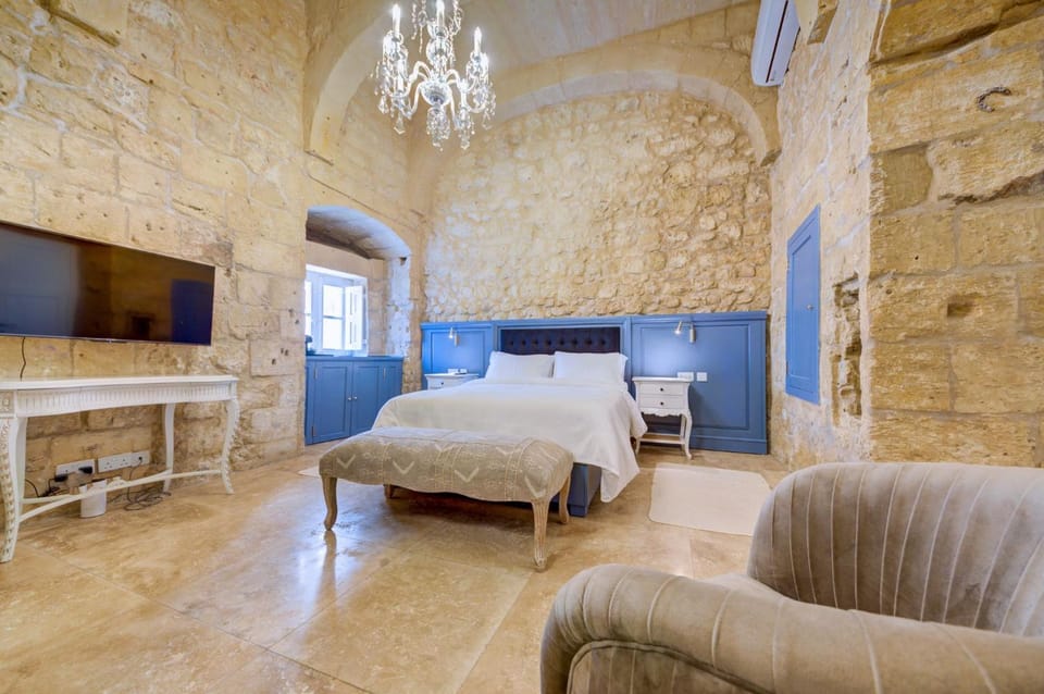 Bed, Living room, Decorative detail, Bedroom