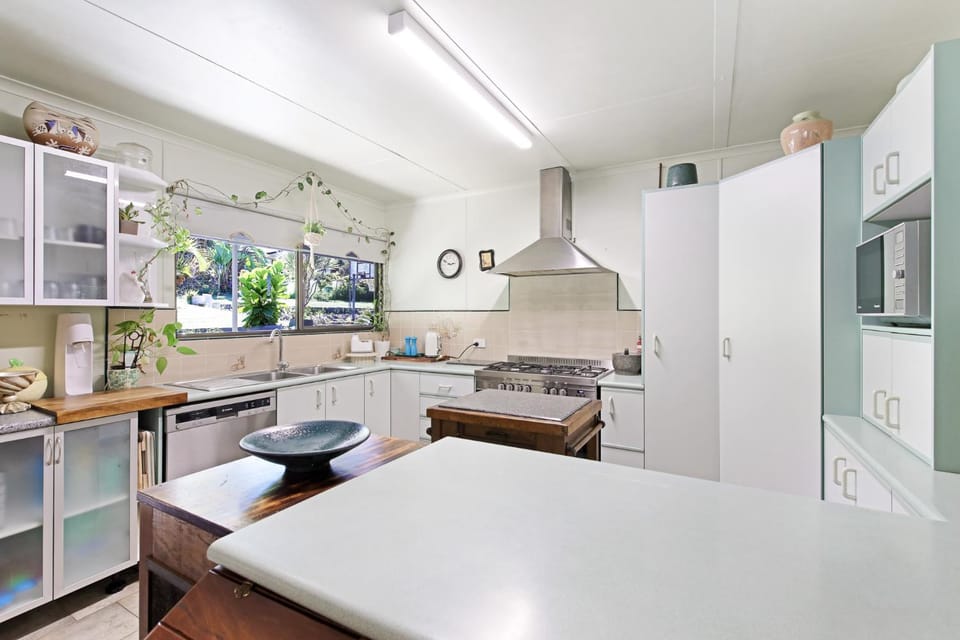 Kitchen or kitchenette, oven