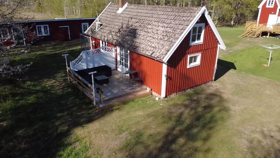 Stuga med sjöutsikt House in Sweden