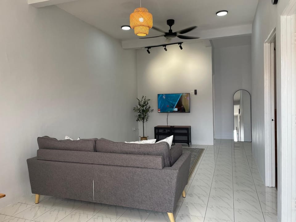 TV and multimedia, Living room, Seating area, Evening entertainment