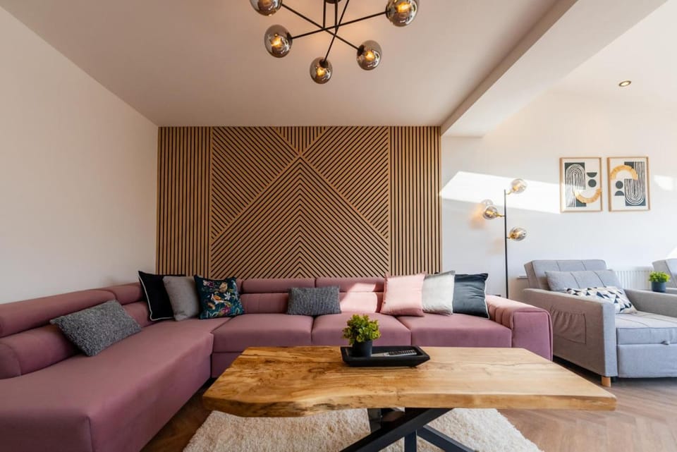 Luxury 8 Bed Home Manchester House in Manchester
