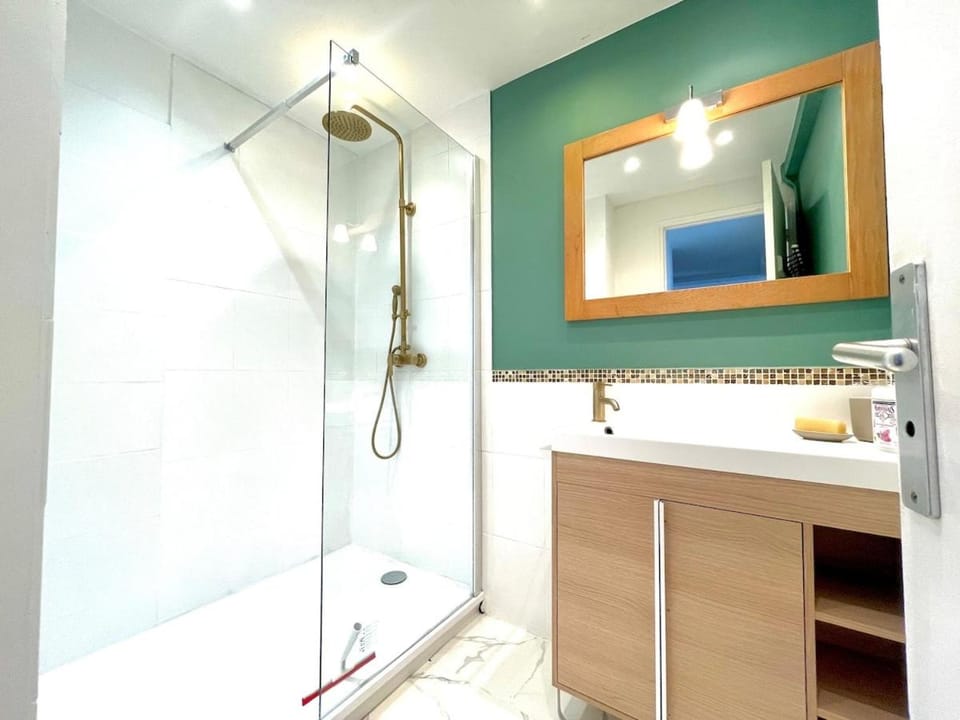 Shower, Bathroom
