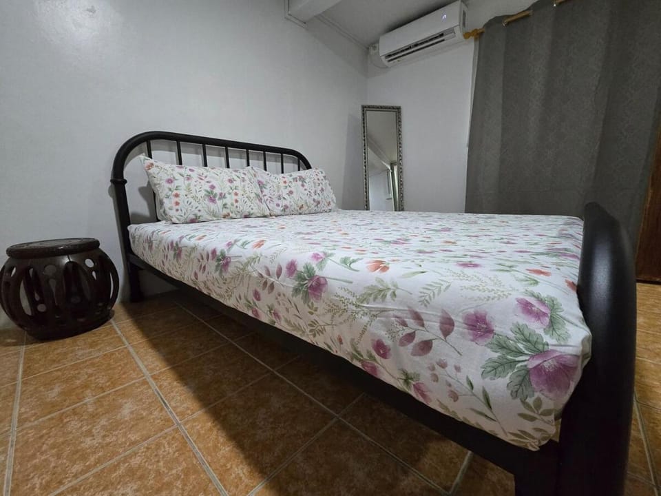Bed, Bedroom, air conditioner