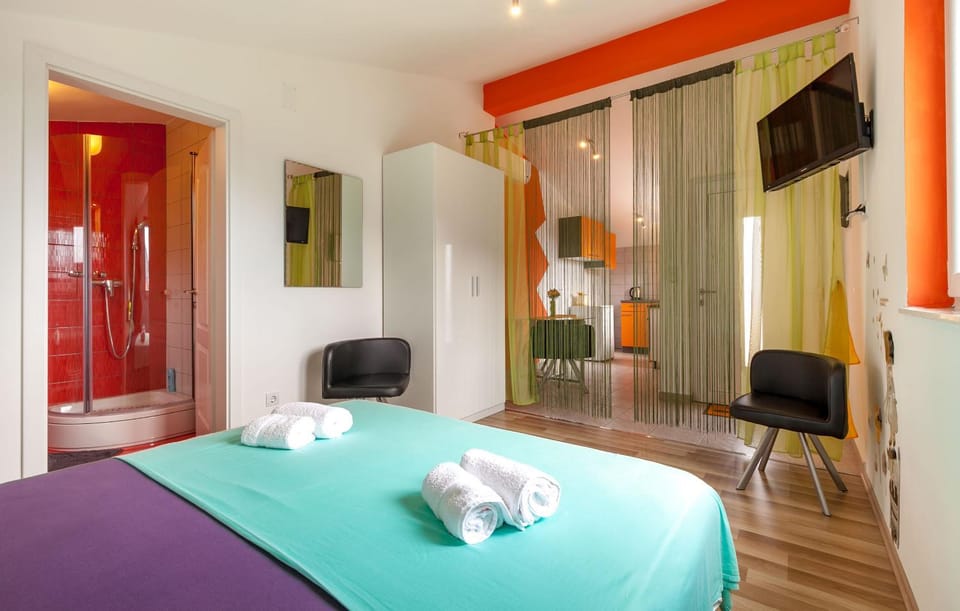 Bed, Bathroom, Kitchen or kitchenette