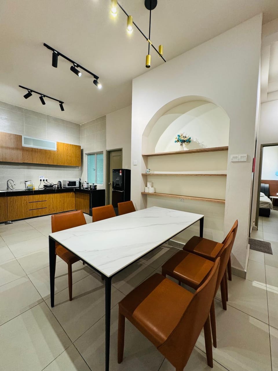 Kitchen or kitchenette, Dining area