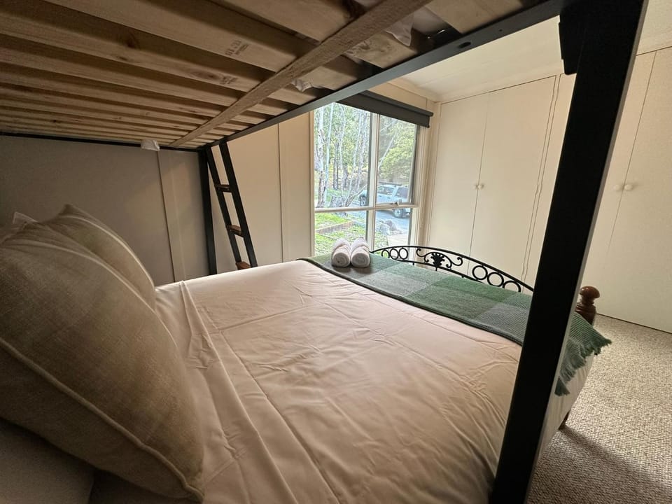 Bed, Bedroom, bunk bed, wardrobe