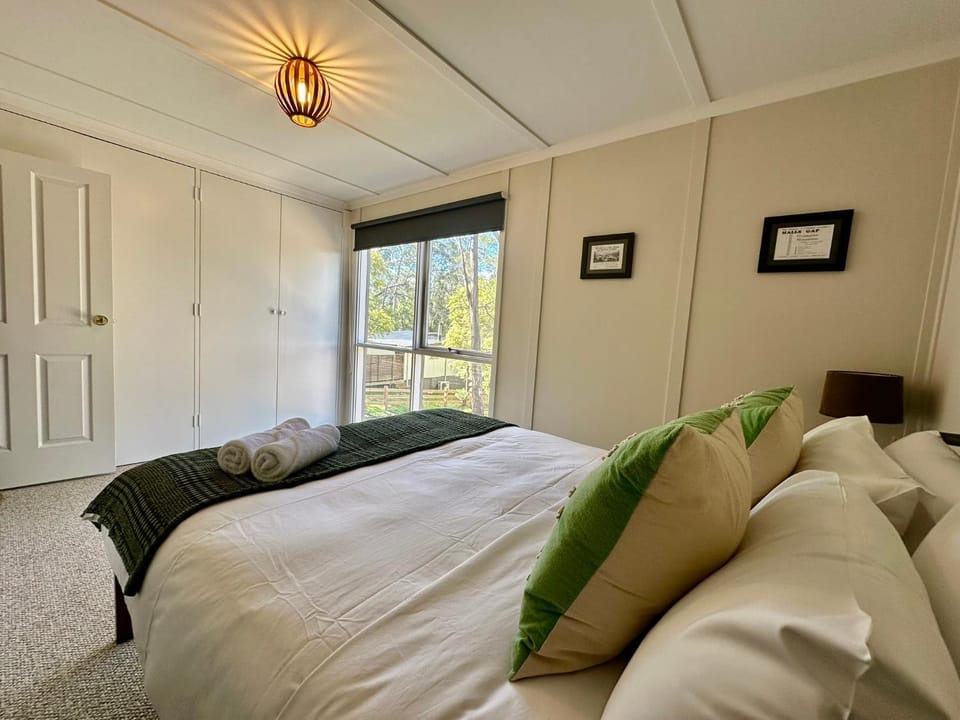 Bed, Bedroom, towels, wardrobe