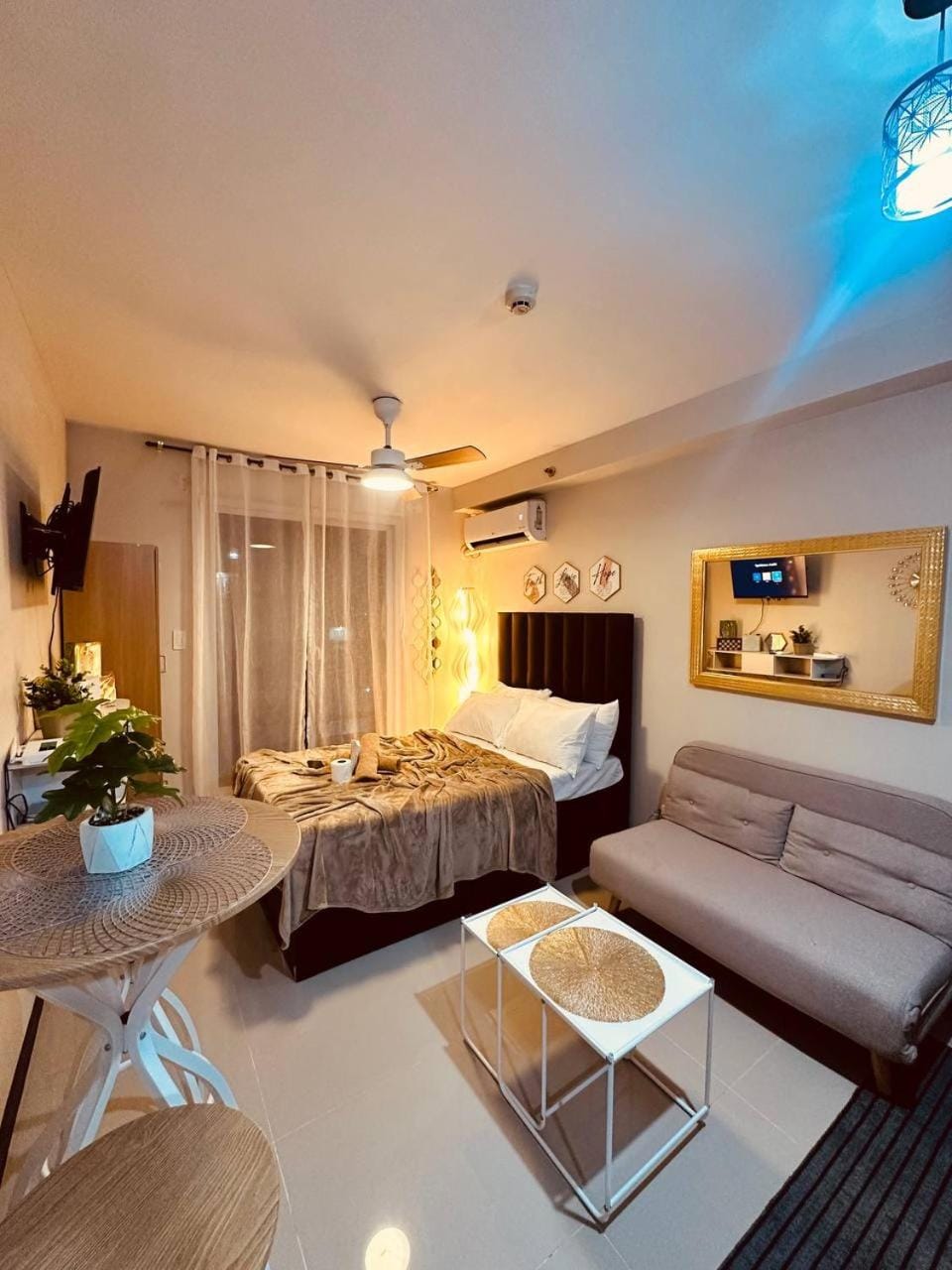 Victoria Suites Mactan Bed and Breakfast in Lapu-Lapu City