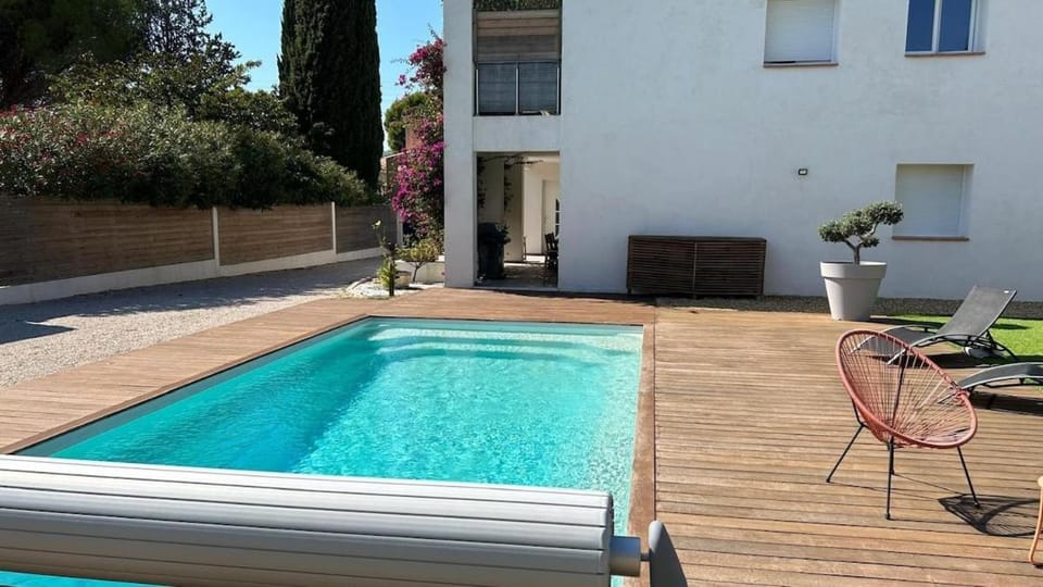 Villa Ali avec Piscine&Jacuzzi a800m du la mer 3chambres 2sdb House in La Ciotat