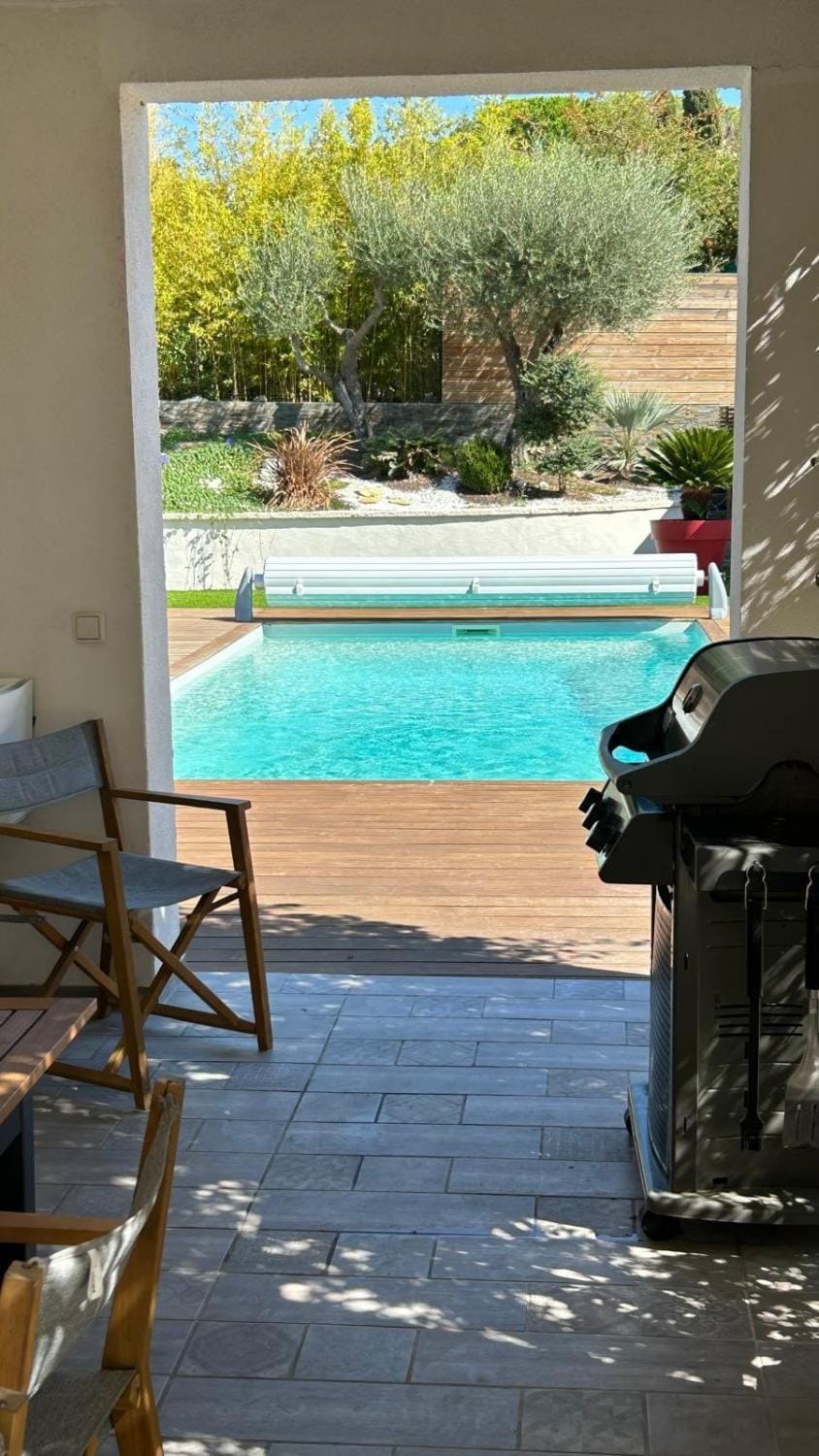 Villa Ali avec Piscine&Jacuzzi a800m du la mer 3chambres 2sdb House in La Ciotat