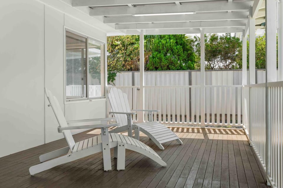 The Salty Deck - Pet friendly & 200m to beach House in Culburra Beach