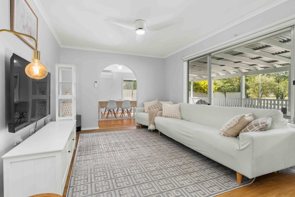 The Salty Deck - Pet friendly & 200m to beach House in Culburra Beach
