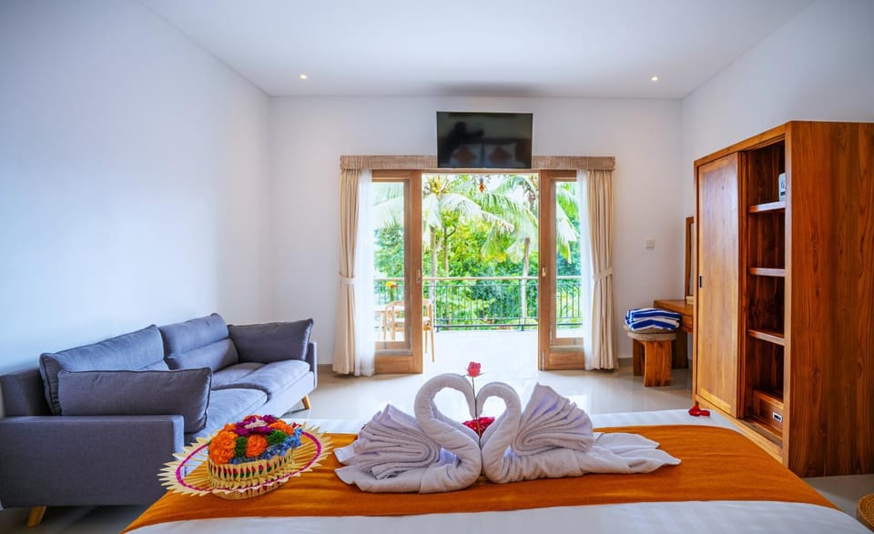 Bed, TV and multimedia, Seating area