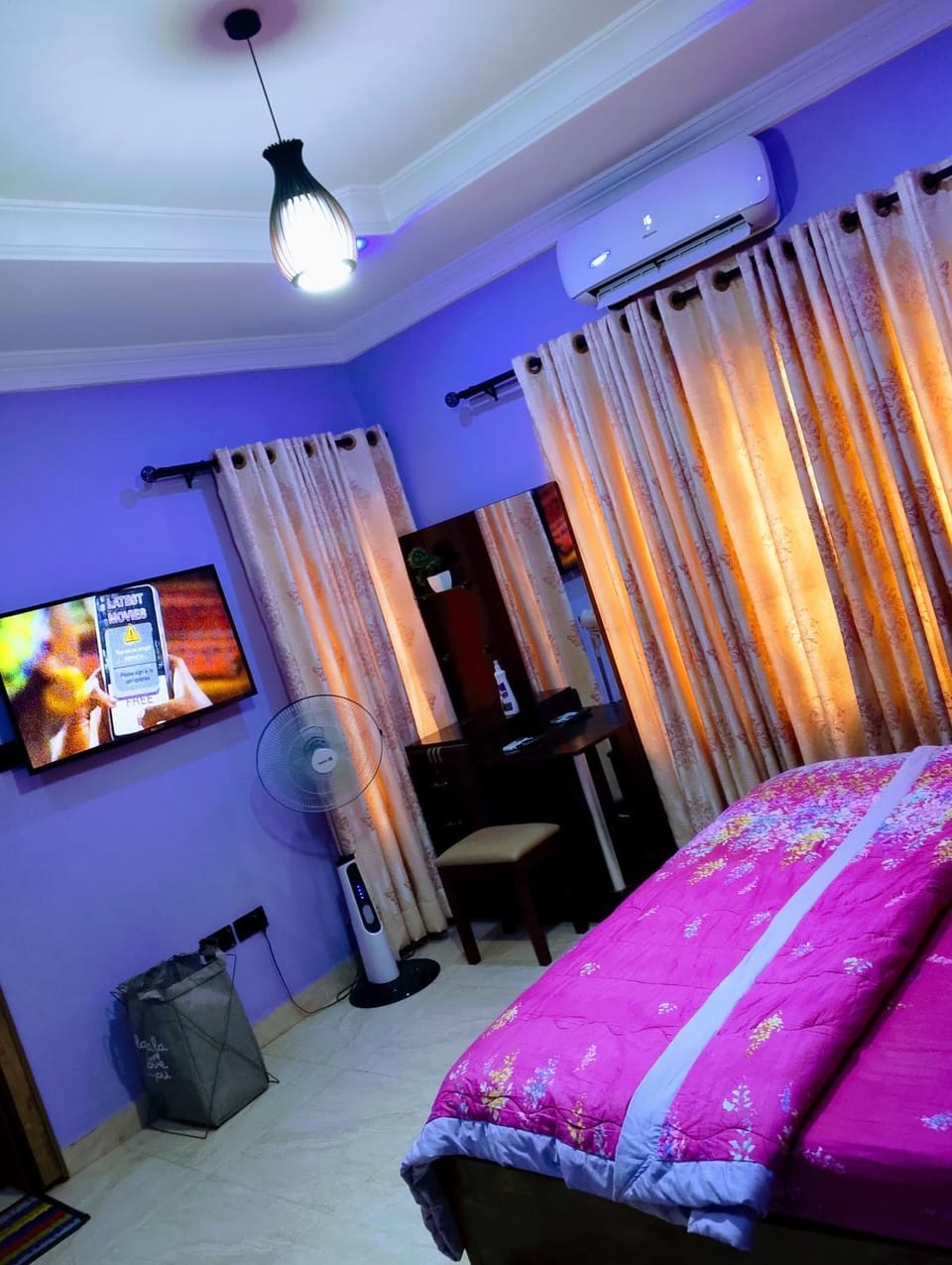 Bed, TV and multimedia, Bedroom
