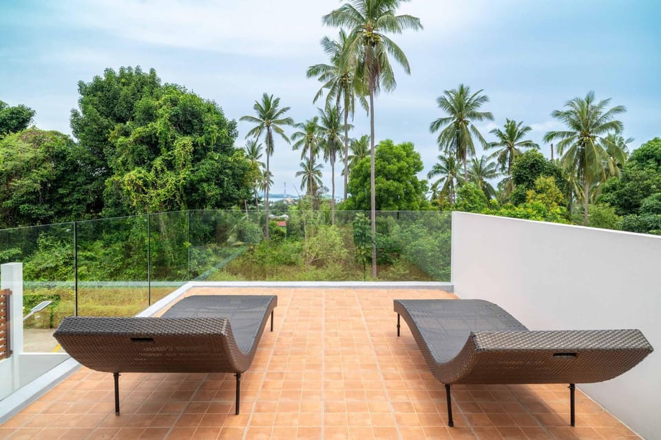 View (from property/room), Sea view, sunbed