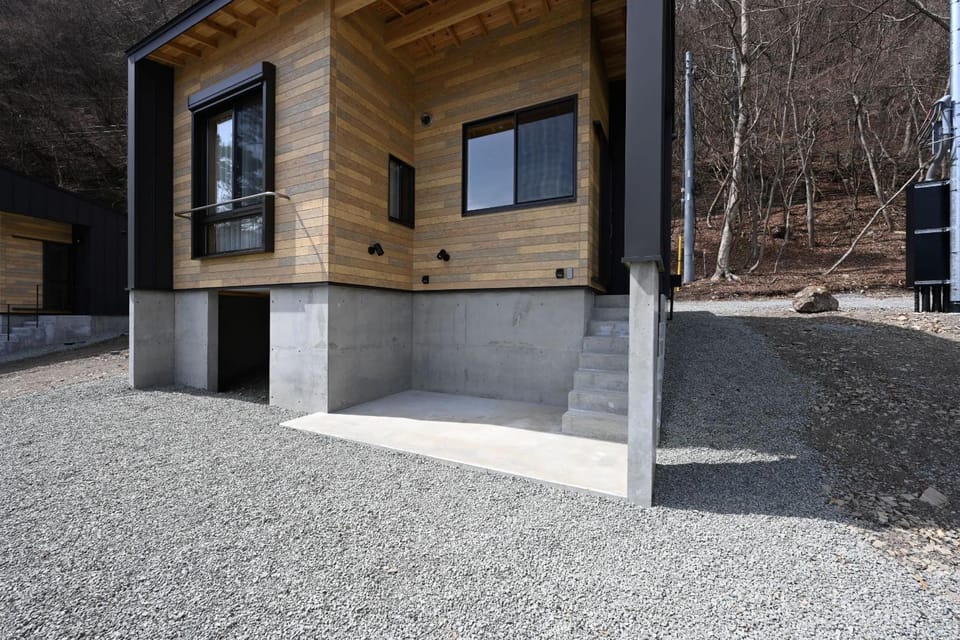 Property building, Day