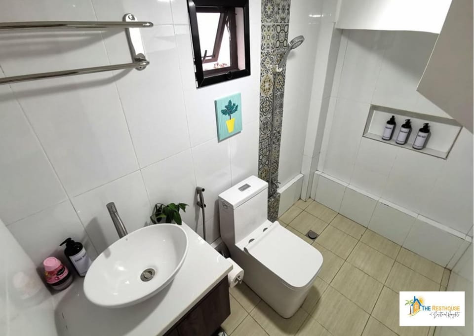 Overlooking & Serene Resthouse wt Pool in Antipolo Apartment in Antipolo