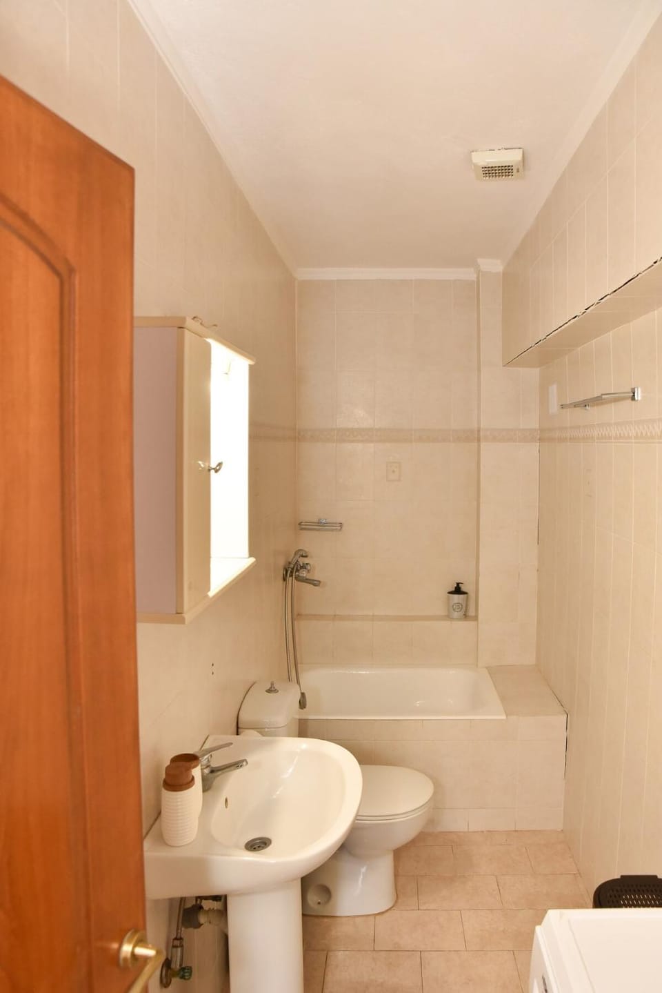 Shower, Toilet, Bathroom, Bath, bidet, towels
