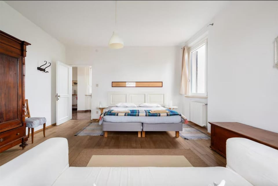Bed, Photo of the whole room, Bedroom, wardrobe