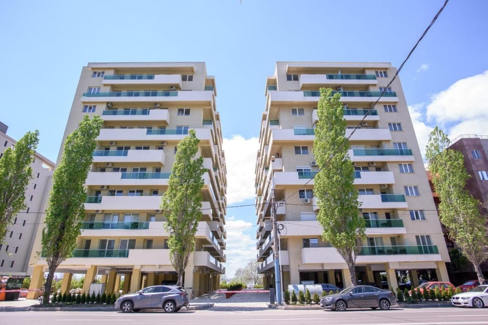 Property building, Day, Street view, Location, Parking