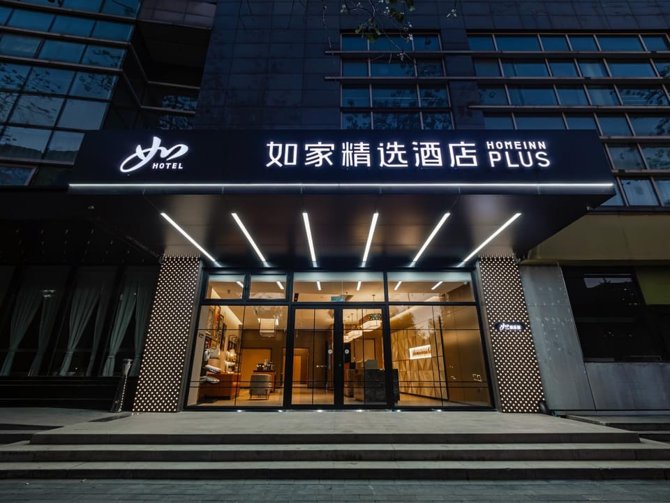 Facade/entrance, Night