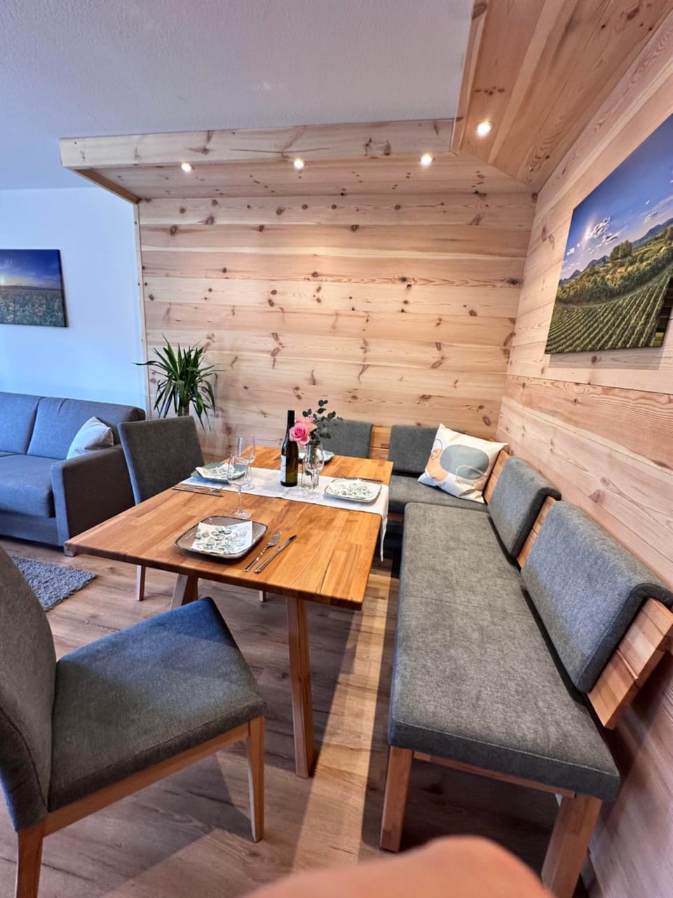 Seating area, Dining area