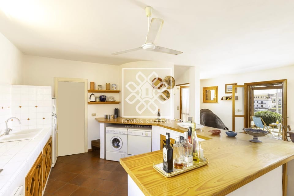 Kitchen or kitchenette, Dining area, stove