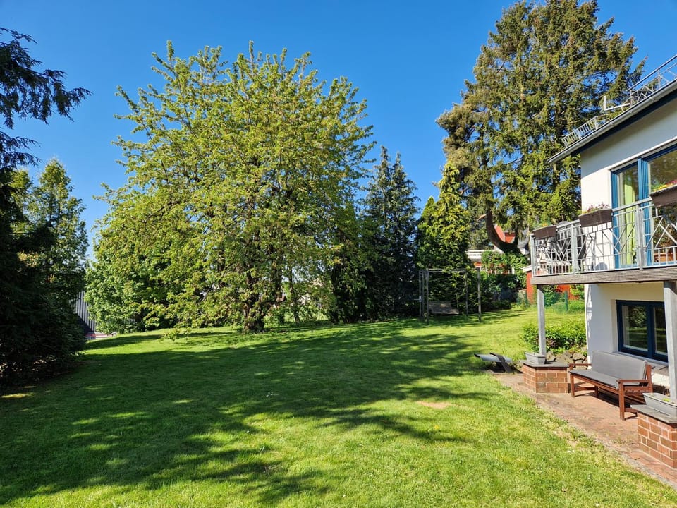 Property building, Day, Garden, Garden view