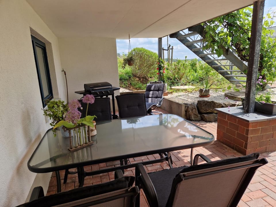 Day, Balcony/Terrace, Seating area, Dining area, Garden view