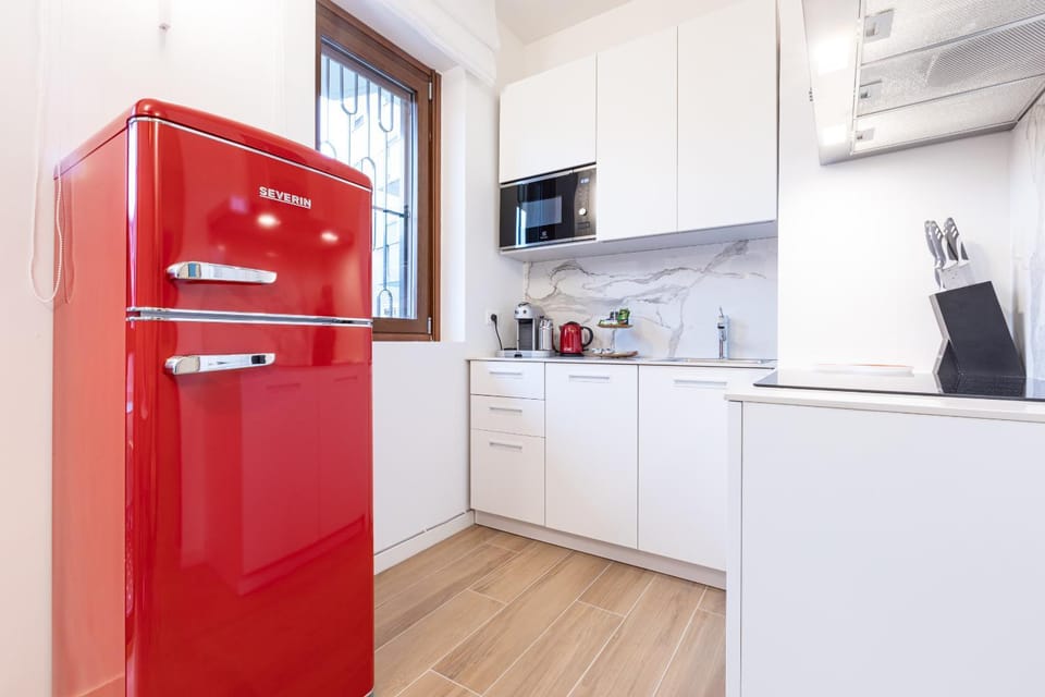 Coffee/tea facilities, Kitchen or kitchenette, dishwasher, oven, stove