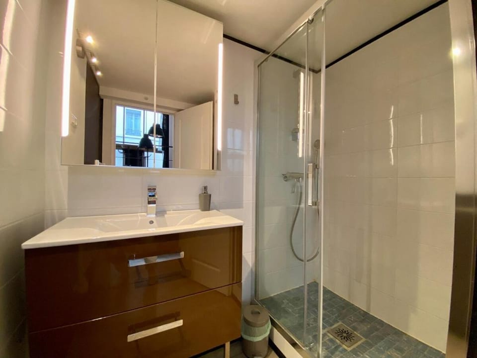 Shower, Bathroom