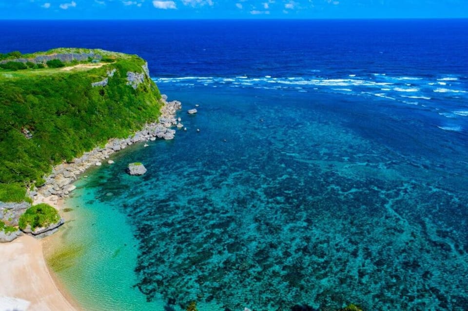 うるまドーム沖縄 Mercury2 & Venus3 Apartment in Okinawa Prefecture