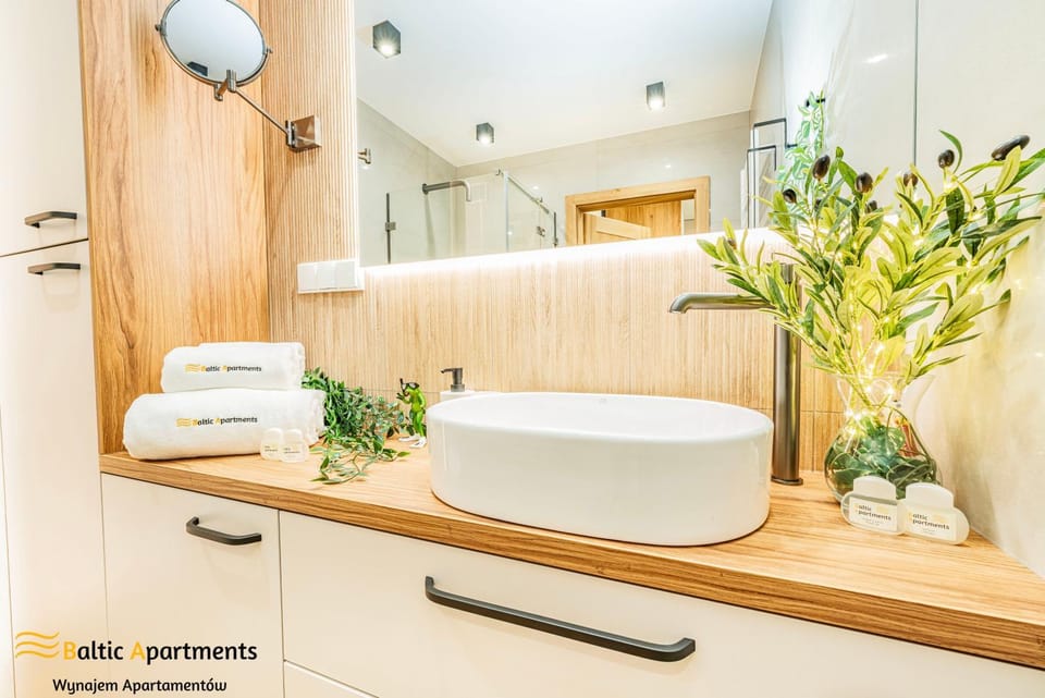 Toilet, Bathroom, towels