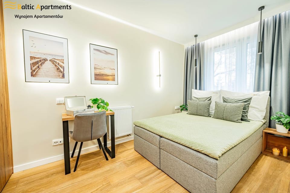 Bed, Photo of the whole room, Decorative detail, Bedroom