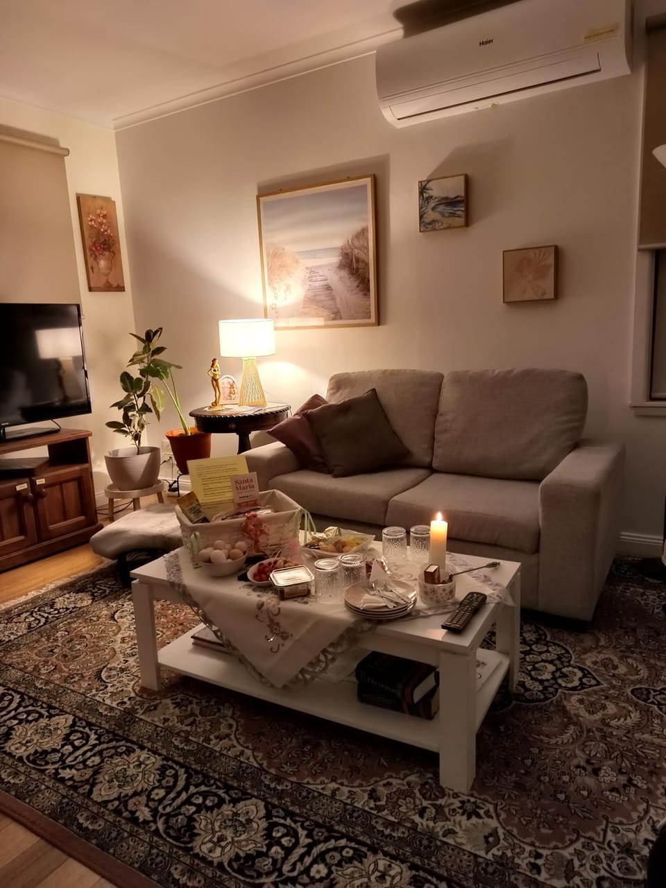 Living room, Food and drinks