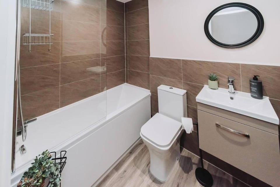 2Bed 2Bath Apartment Nr Old Trafford Parking Apartment in Salford
