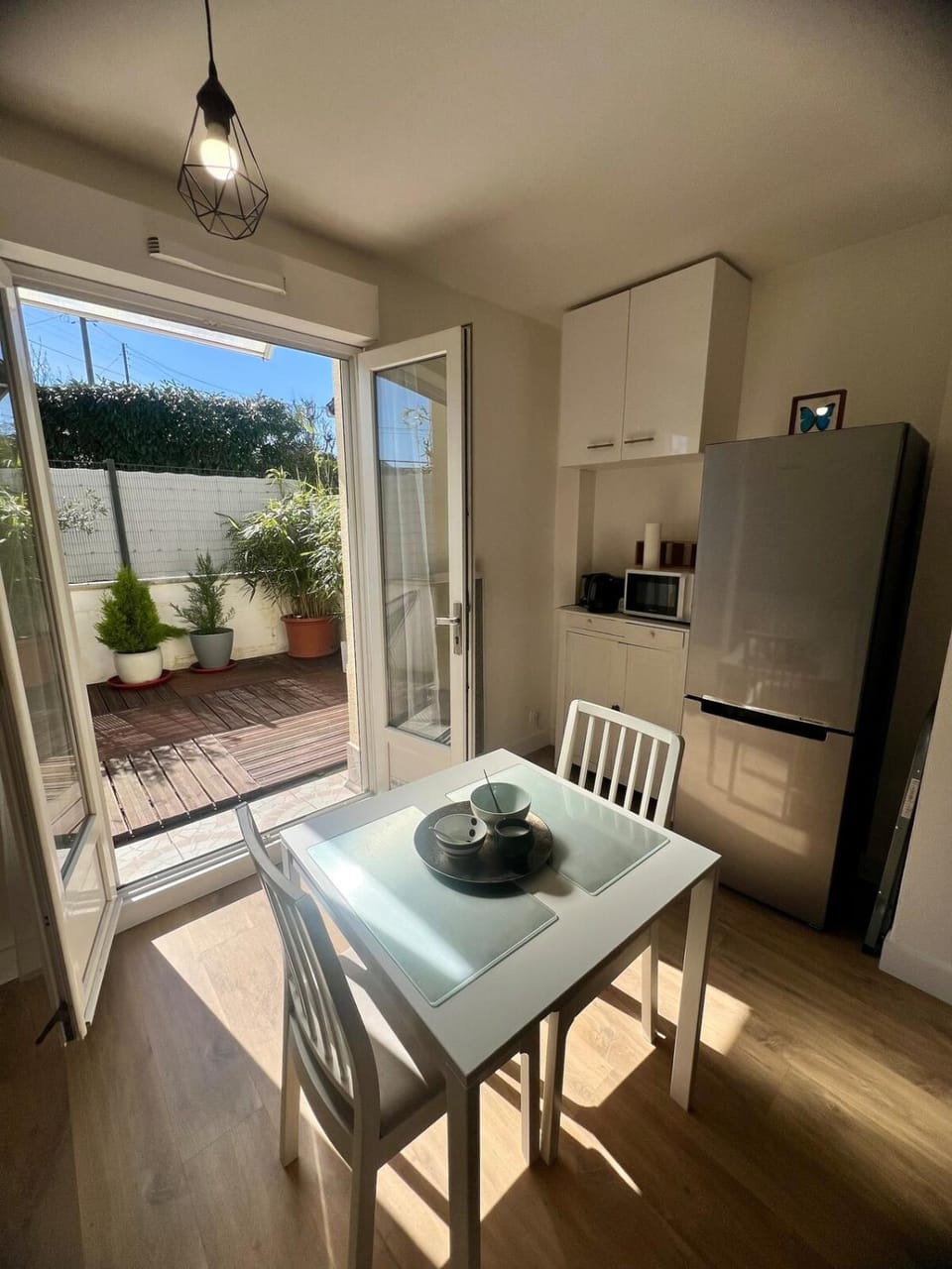 Kitchen or kitchenette, Dining area, stove