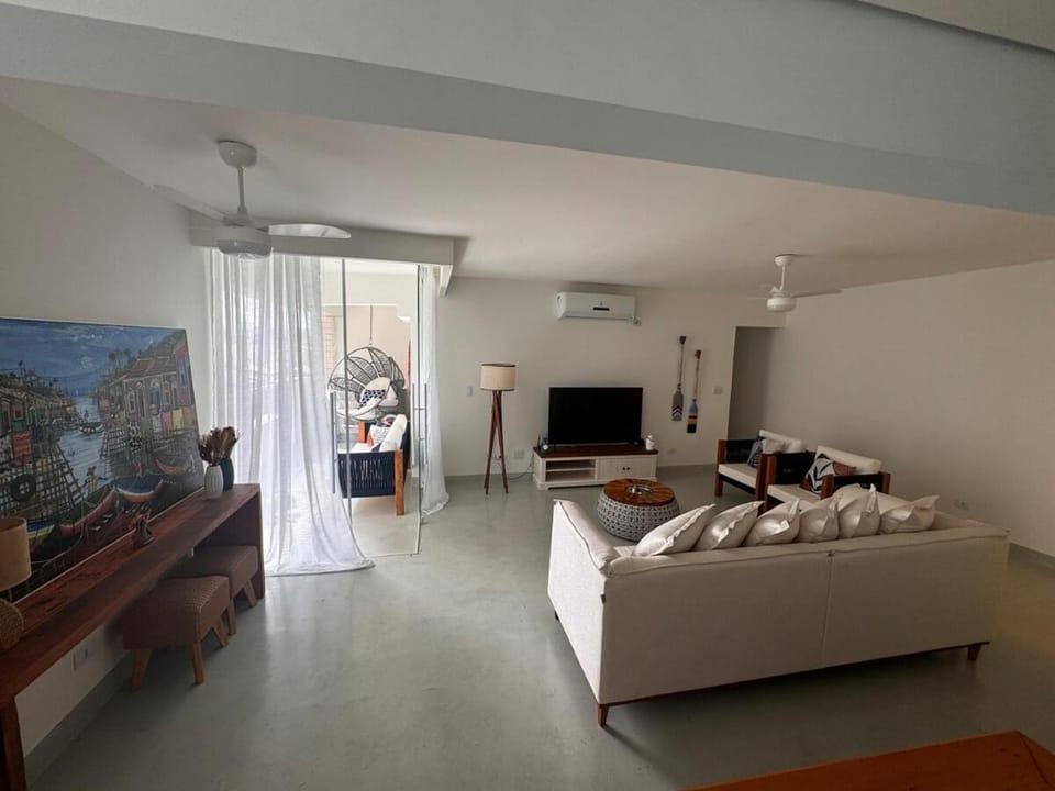 Communal lounge/ TV room, TV and multimedia, Living room, Seating area, Evening entertainment