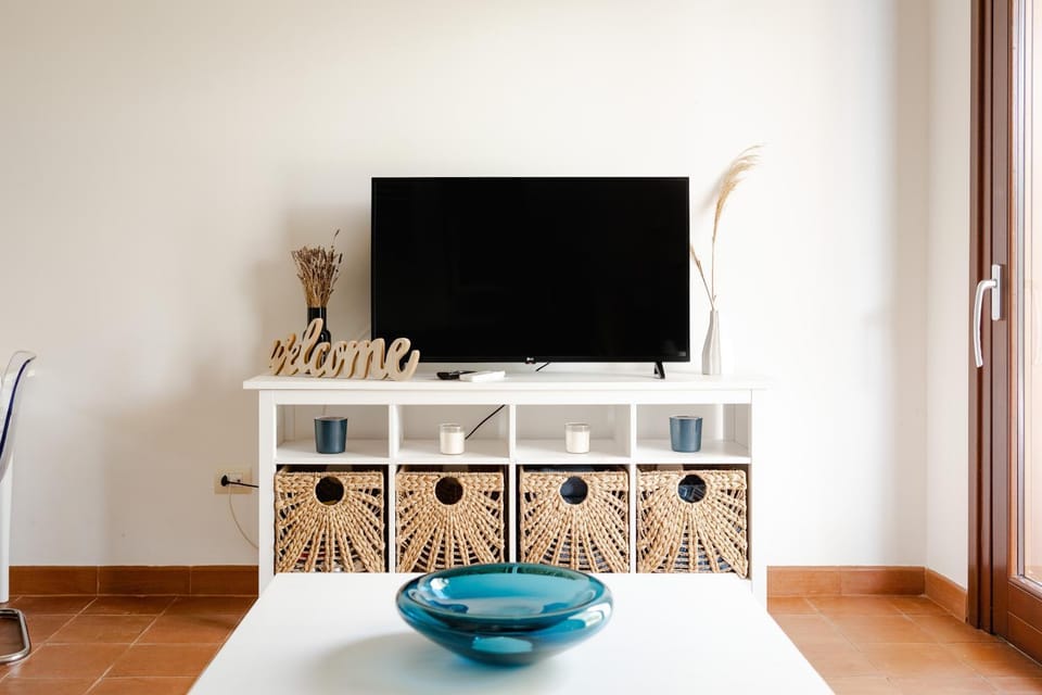 TV and multimedia, Living room, Evening entertainment
