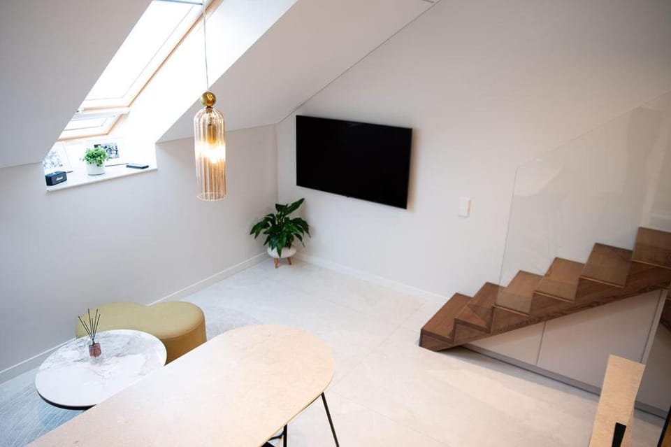 Communal lounge/ TV room, TV and multimedia, Living room, Seating area, Evening entertainment