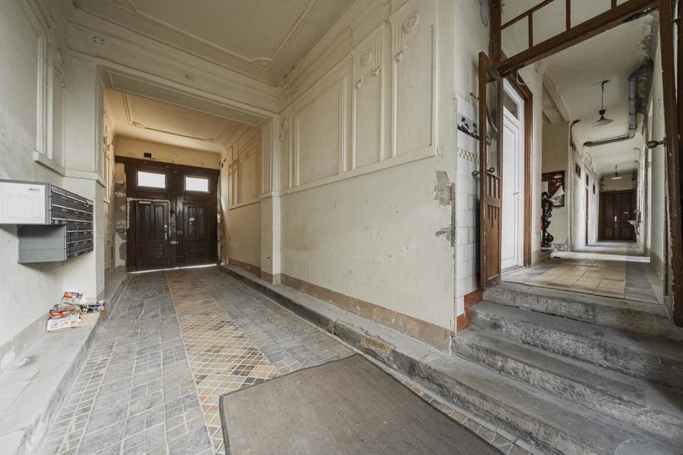 Facade/entrance